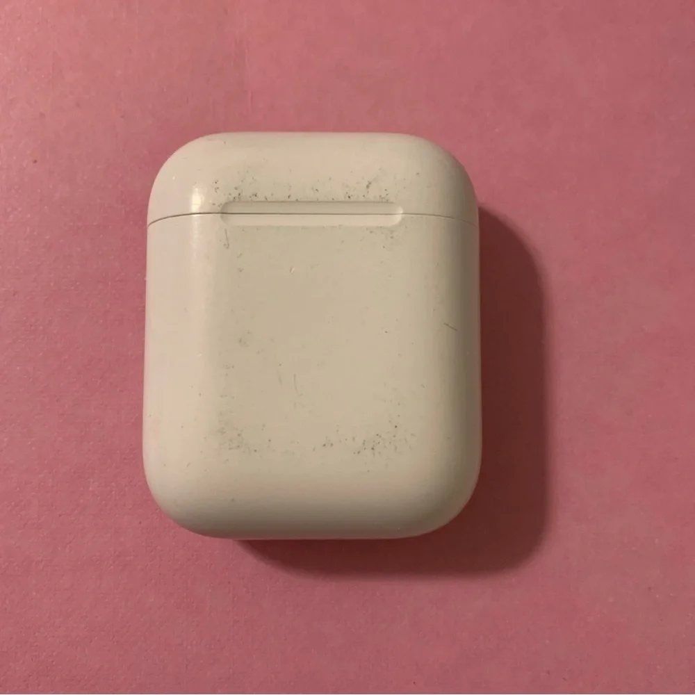 Apple AirPods 1st Generation In-Ear Headsets with Charging Case - White